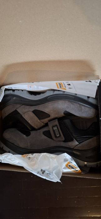 Работни обувки нови