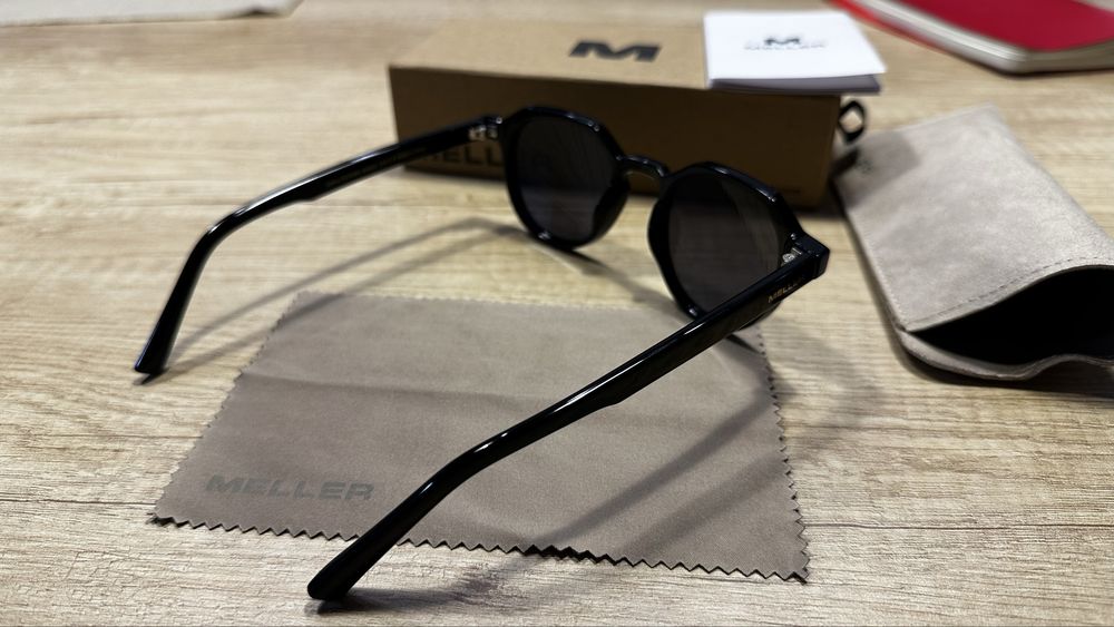 Солнцезащитные очки.