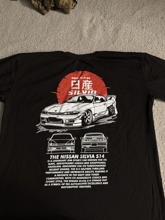 Mercedes и Nissan тениски