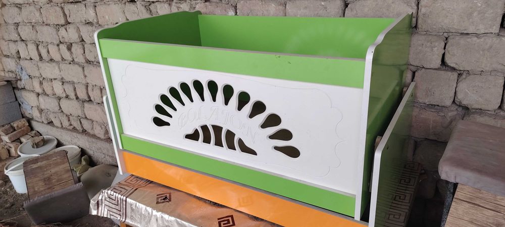 Yangi ishlatilmagan bolalar karavot