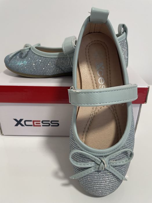 Блестящи детски обувки