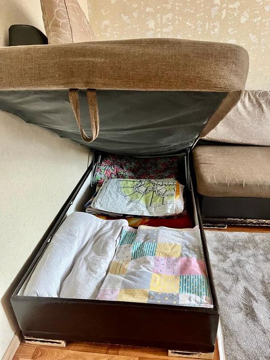 Продам б/у диван в нормальном состоянии