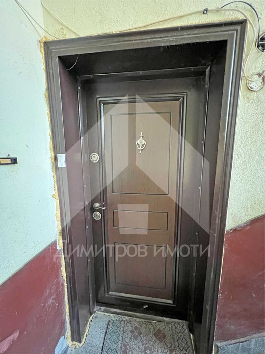 Продава апартамент 111 м2 в тухлена жилищна кооперация център.