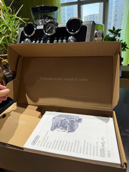 Рожковая кофеварка DeLonghi EC9865.M