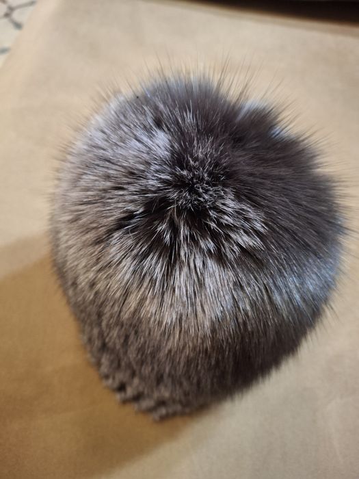 Меховая вязанная шапка