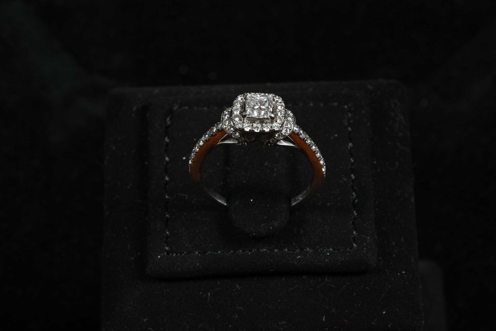 Пръстен Бяло Злато 750 (18к) с 53 диаманта, централен 0.43 кт VS1/VS2