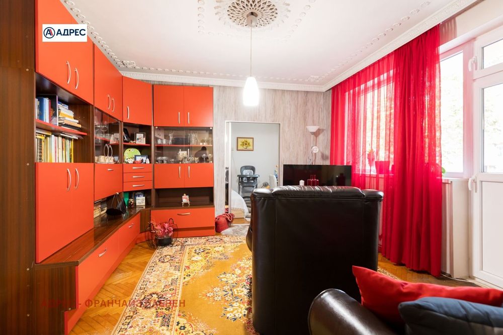 Продава се Тристаен апартамент в Плевен, Идеален център - 100 кв.м за 1450 €/кв.м - Снимка #6