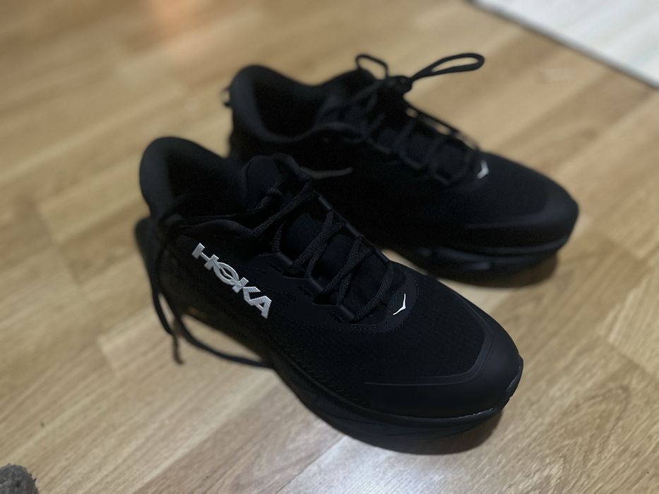 Беговые кроссовки HOKA