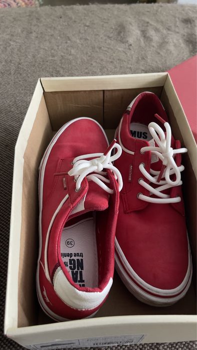 Дамски маратонки Мустанг 39 ти номер