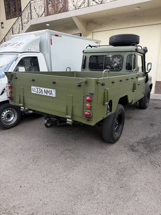Land Rover 110.