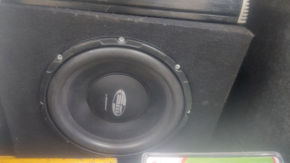 Бас каса с усилвател