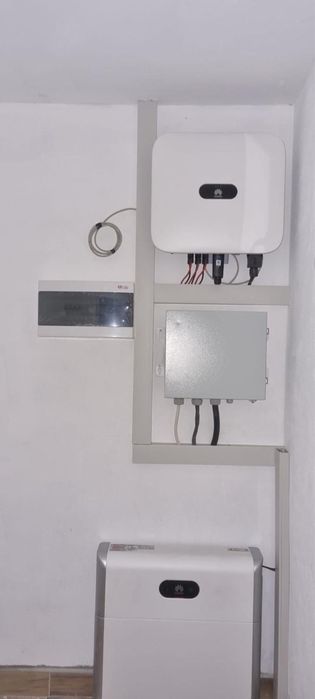 Ofer servicii profesionale de instalare a panourilor fotovoltaice