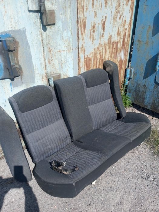 Продам   задние сиденья на Мазда 626 ( Кронос)