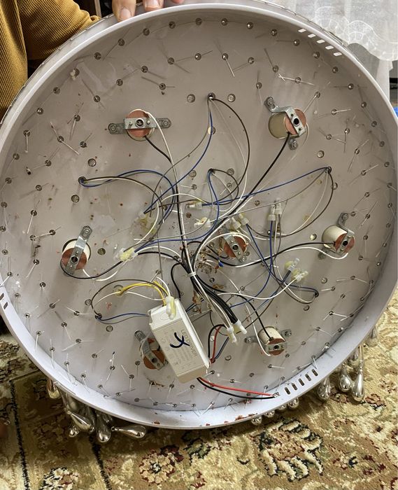 Продам  люстра .