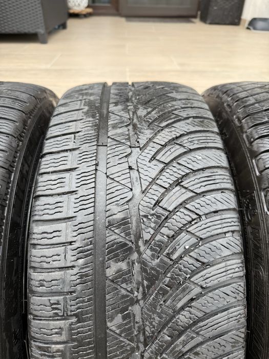 Anvelope (set 4 buc) Michelin 225.40.18 / Pirelli 225.55.18
