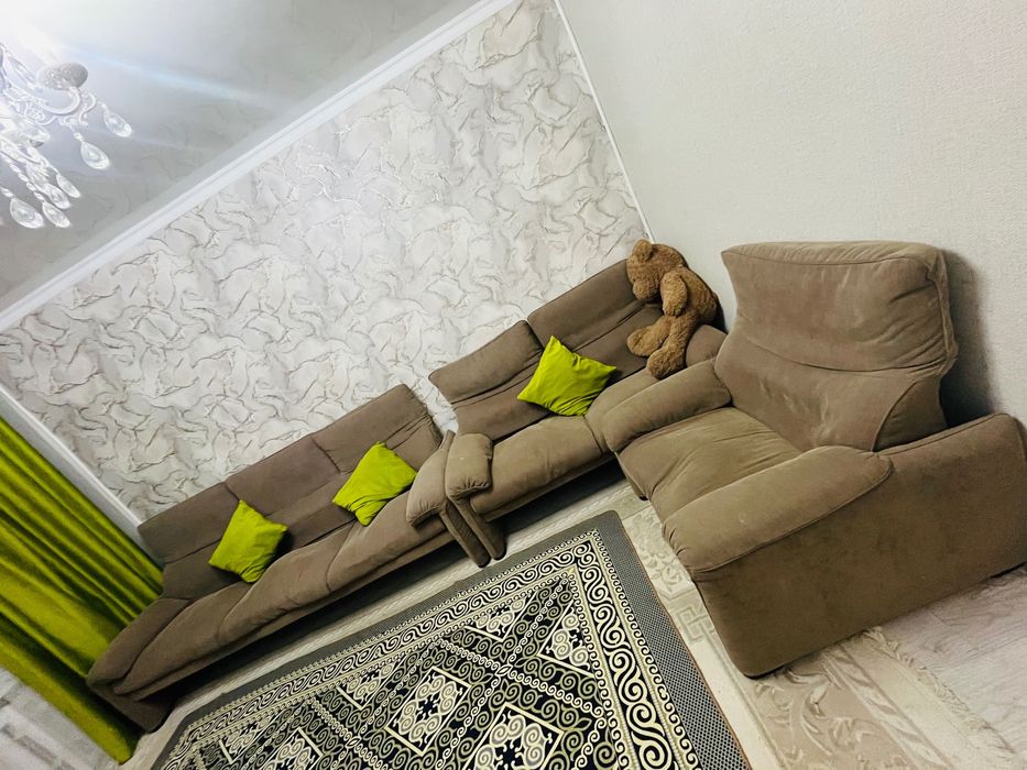 Диван с креслом в хорошем состоянии