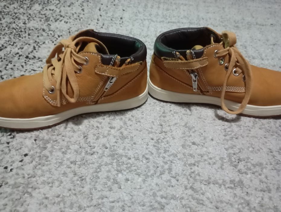 Ghetuțe Timberland pentru copii mici