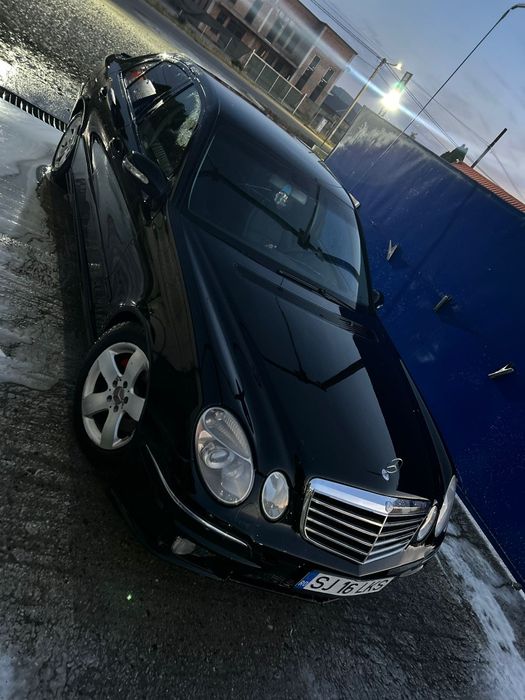 Vând Mercedes E-Class W211