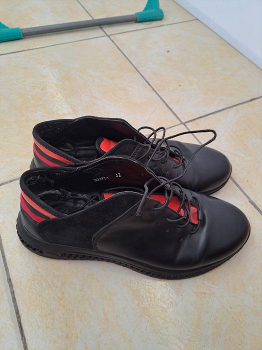 Продам кросовки размер 41 цена 1500 тенге