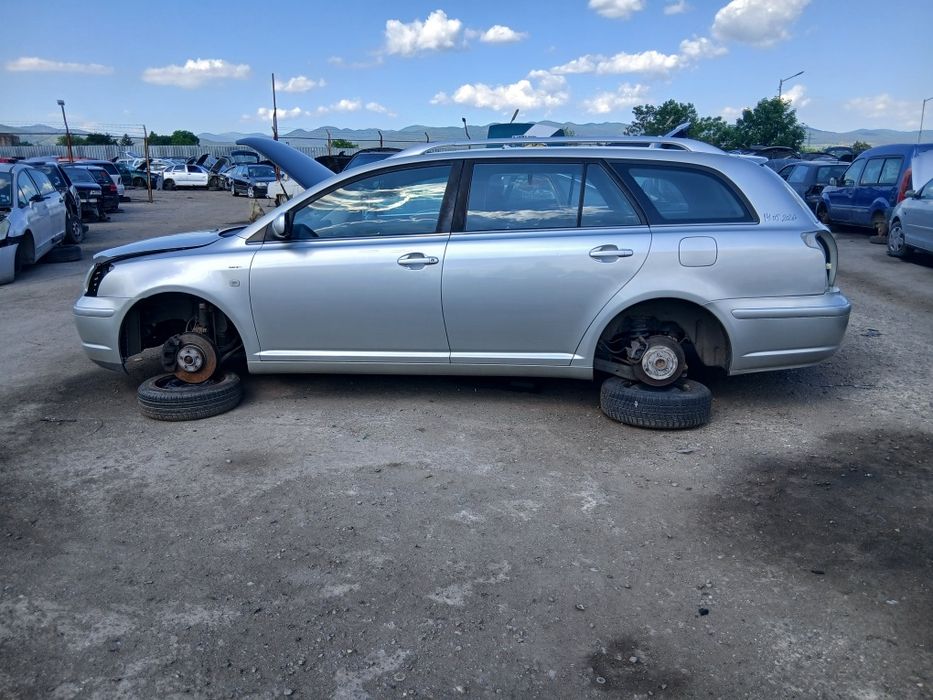 На части Toyota avensis