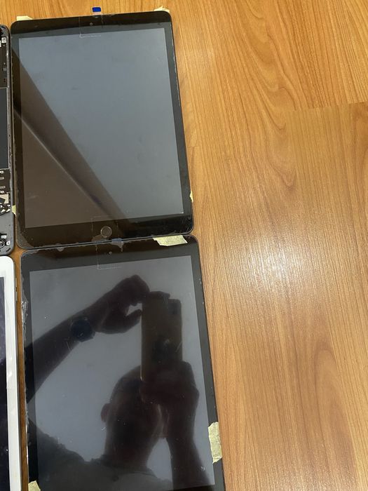 Lot 10 Ipad gen 7, gen 8 , gen 9 ,air 2 (doar pentru piese)