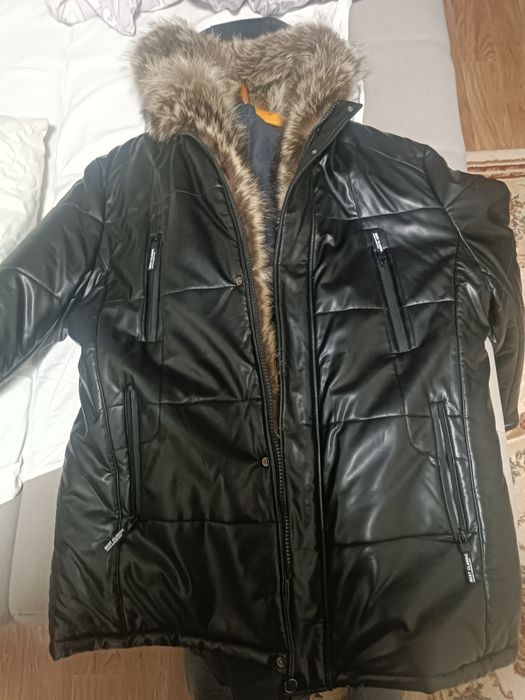Продам зимнюю куртку в отличном состоянии