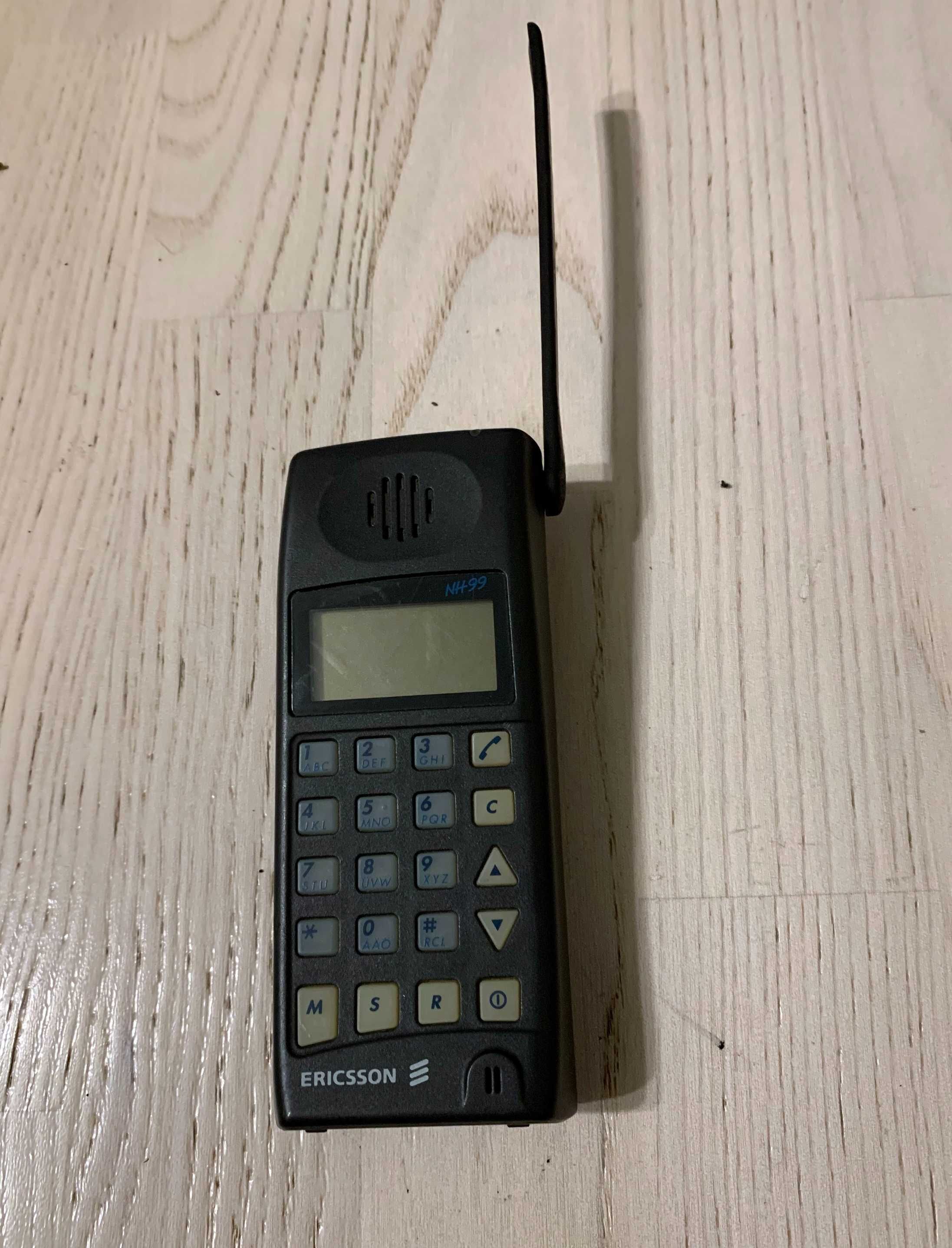 Hi, fellow collectors! Can you help me identify this phone I've found on Olx  (I'm from Romania if it helps) : r/vintagemobilephones