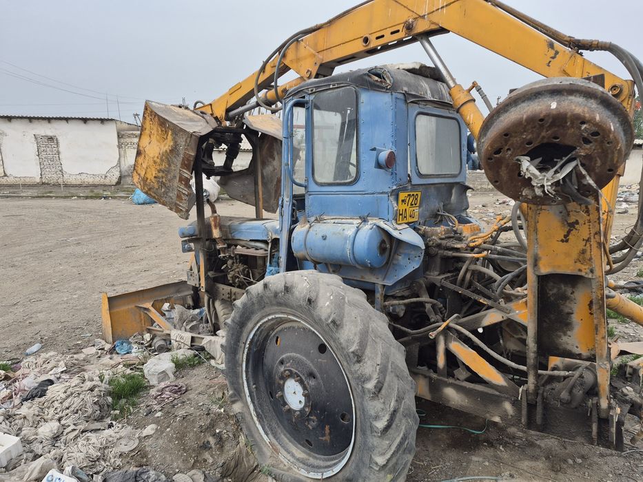 Трактор пагрузчик