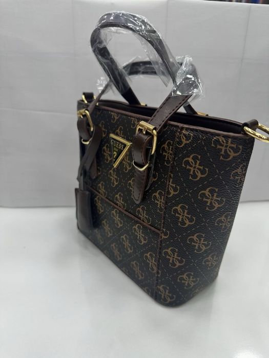 Дамска чанта GUESS