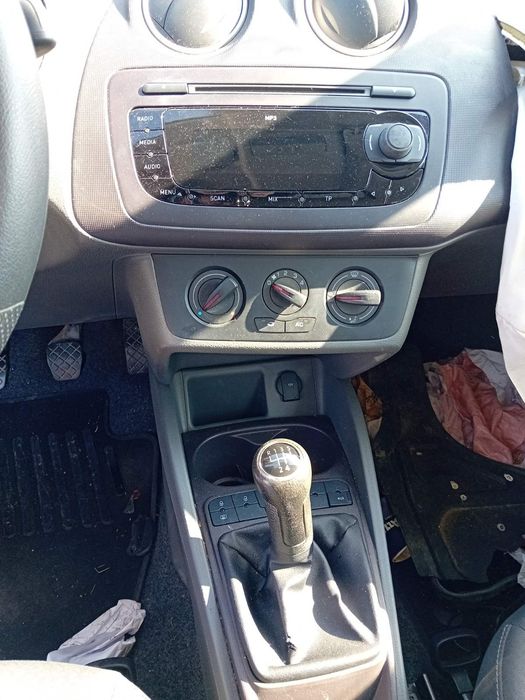 Seat Ibiza 1.2 бензин 2013 година три цилиндъра