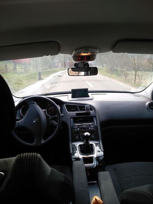 Vînd Peugeot 5008