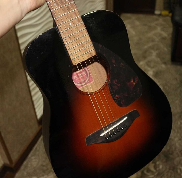 Акустическая уменьшенная гитара YAMAHA JR 2 TBS + оригинальный чехол.