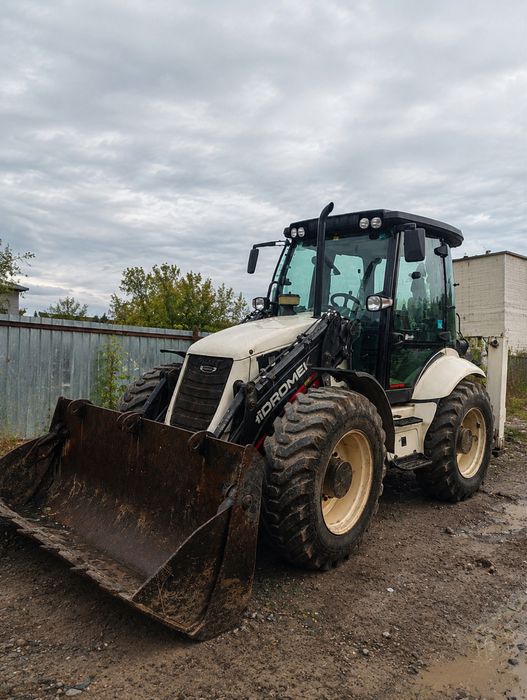 Услуги экскаватора погрузчика hidromek