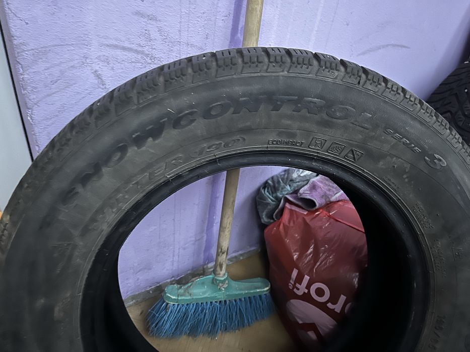 Vand  5 anvelope de iarna marca pirelli 195 65  r 15