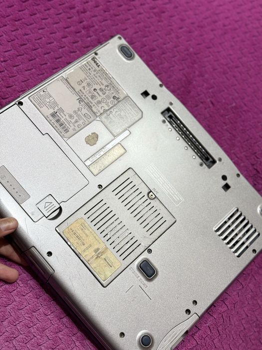 Лаптоп DELL D520