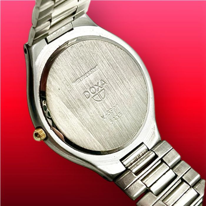 DOXA Quartz – Двутонов швейцарски часовник със златист акцент