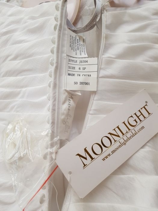 Vand rochie de mireasa noua