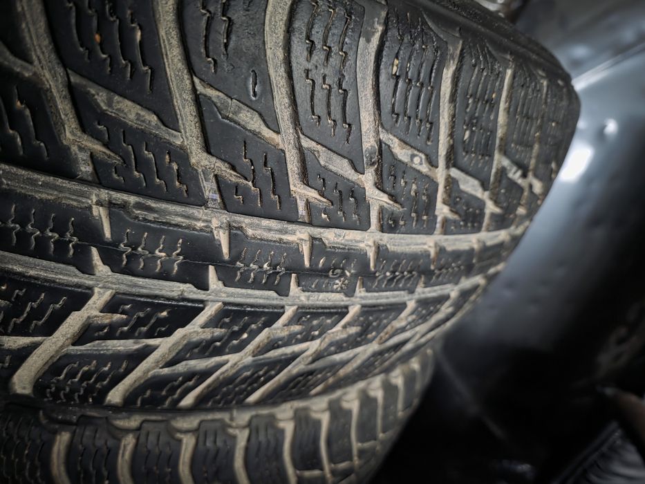 235/60/18 Nokian 4бр.