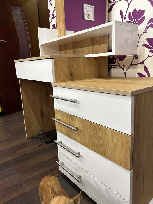 Тоалетка с огледало