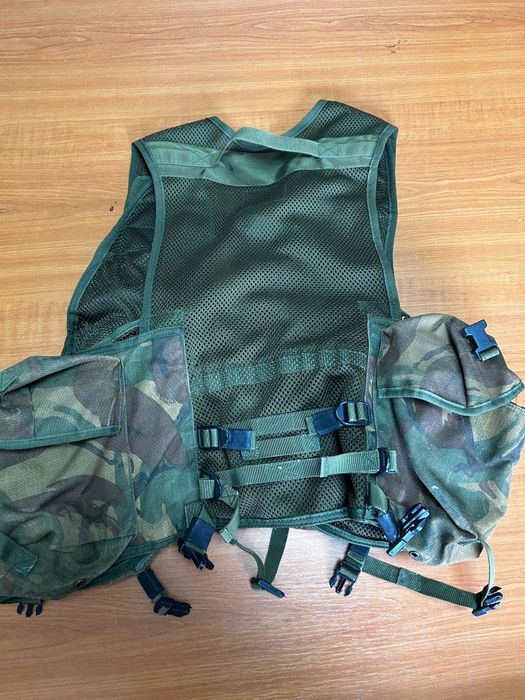 Vesta tactica si buzunar