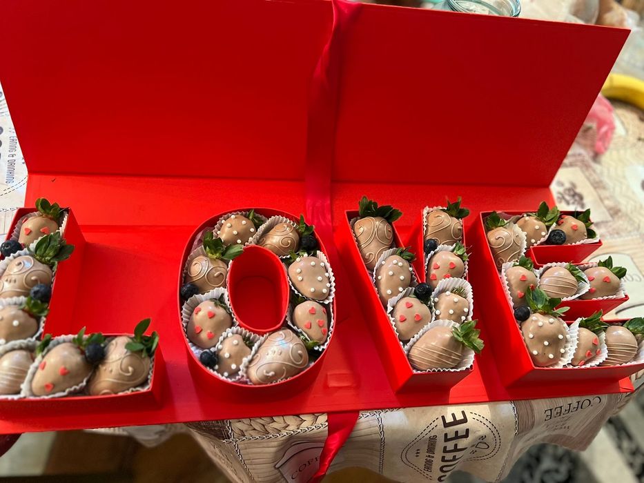 Подарок клубника в шоколаде