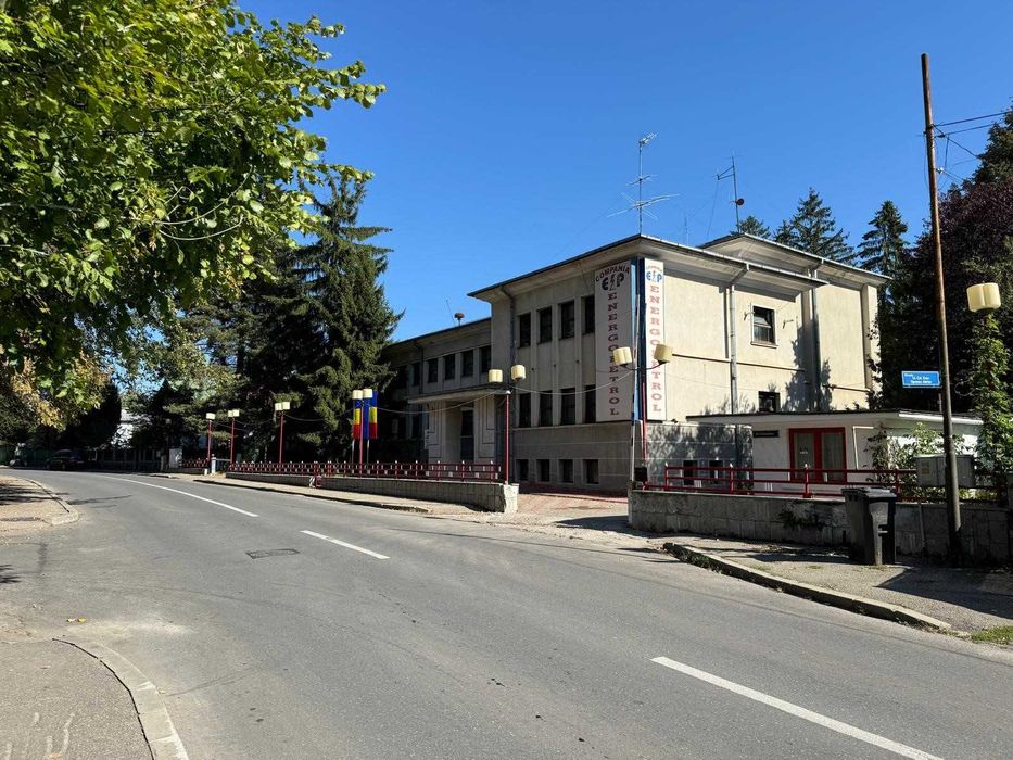 Imobil,birouri,cladire cu teren Campina