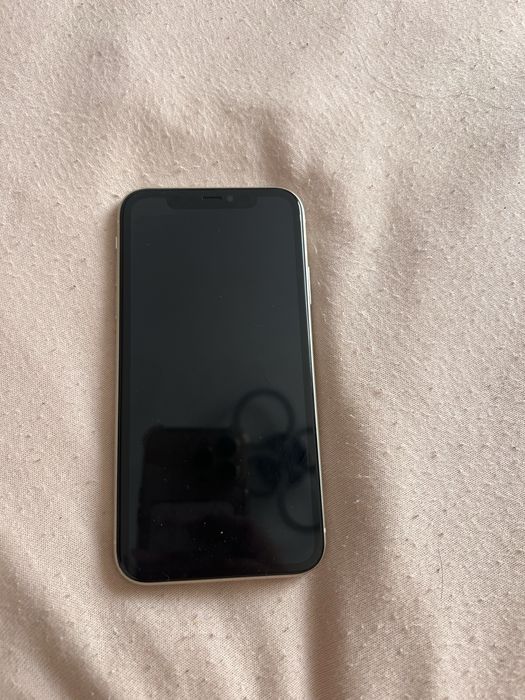 Vand iphone 11 pentru piese