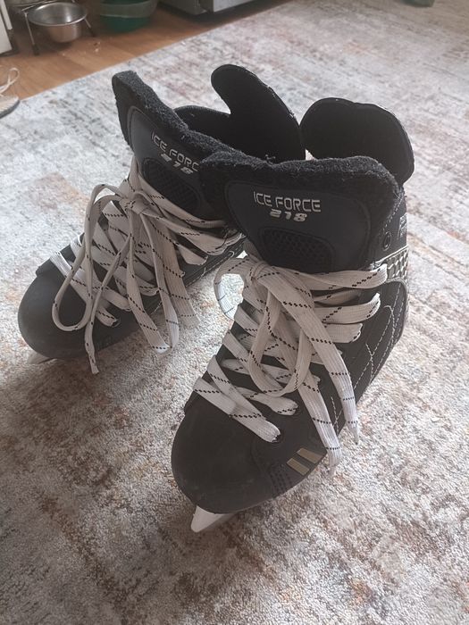 Продам коньки хоккейные