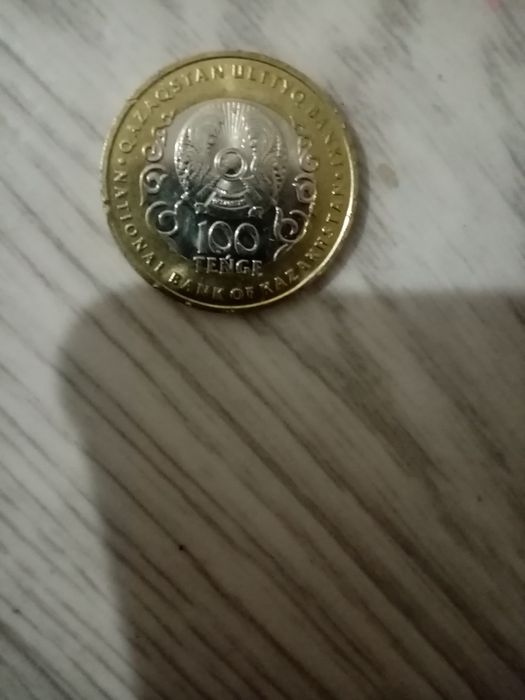 Продам монету 30л конституции