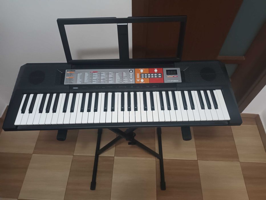 Yamaha PSR-F50 + suport