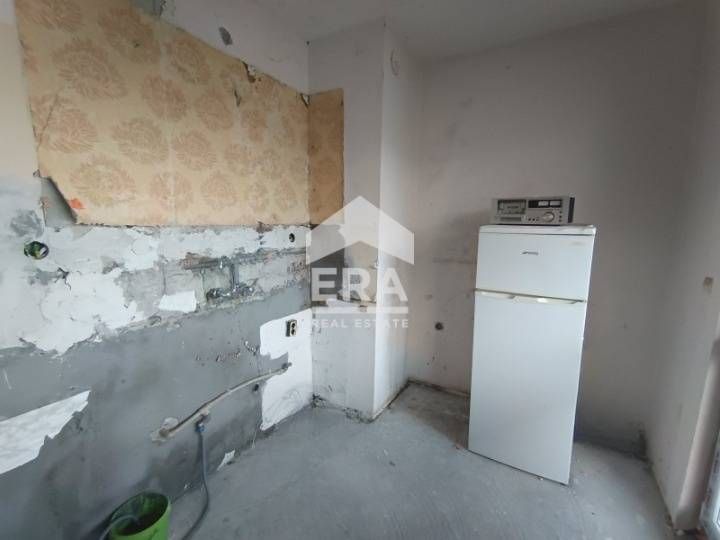 Двустаен среден апартамент с панорама към Варненското езеро и югозапад