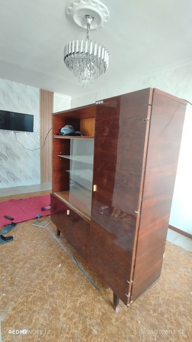 Garnitur, Kitoblar, Uy jihozlari uchun shkaf sotiladi