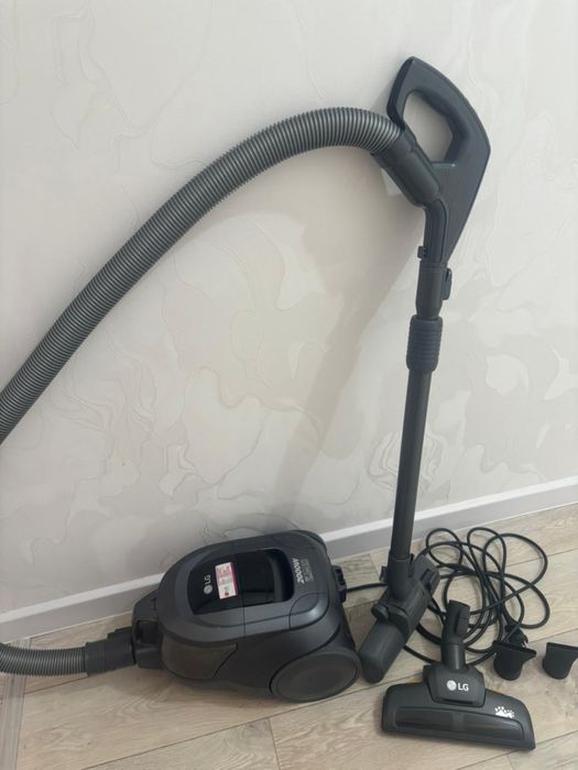 пылесос LG 2000W продам