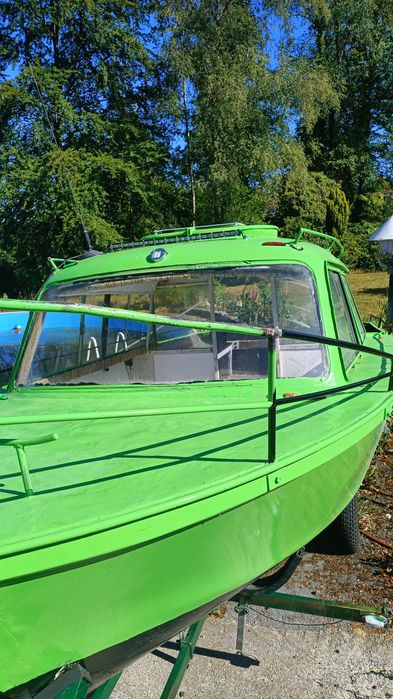 Barca cabinata fara motor